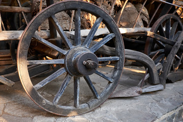 Fototapeta premium wheel of an old wagon