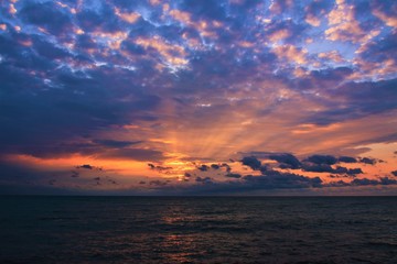 Fototapeta premium morning with clouds at the seashore