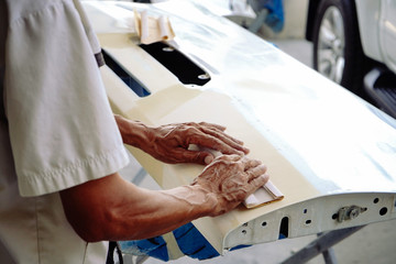 Obraz premium man Car repair in service