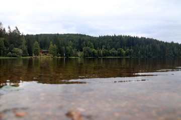 Obraz premium L'eau du lac est froide