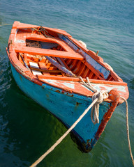 ein altes Fischerboot aus Holz