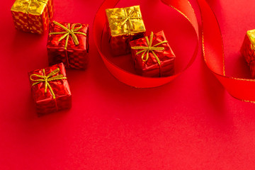 背景が赤のクリスマスの装飾