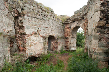 Fototapeta na wymiar Old abandoned medieval castle in Pniv