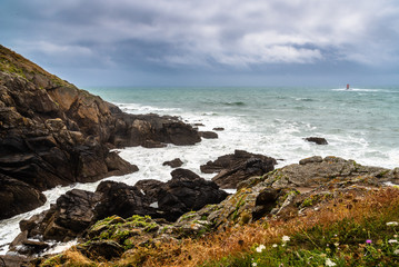 Fototapeta na wymiar Scenic view of cliffs and sea against sky