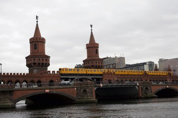Fototapeta na wymiar Turm bridge berlin