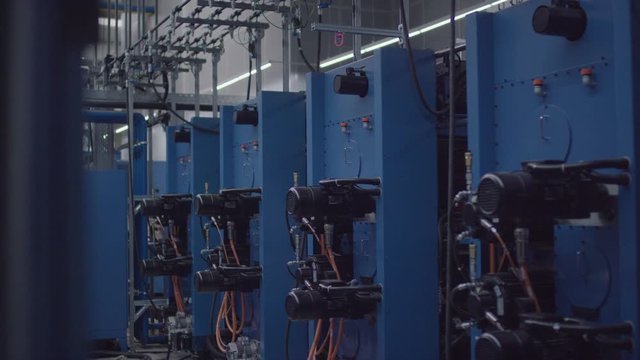 Blaue Maschinen in einer Druckerei - Blue machines in a print house 4K ProRes Footage