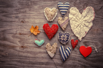 Fototapeta na wymiar ackground with many hearts over wooden background. Greeting card to st. valentines day