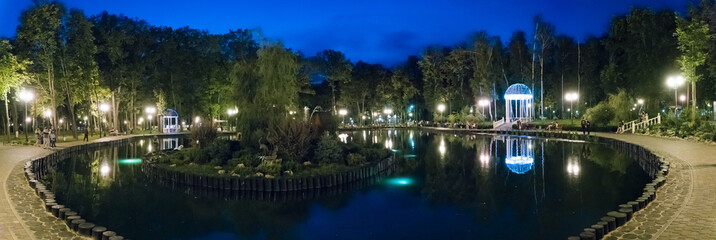 Fototapeta na wymiar Panoramic view of the lake in Gorky park at night in summer. Kharkov, Ukraine.