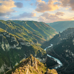 Famous canyon, Valley gorges of Tarn with river and mountain under the sunset (Lozere, Linguedoc-Roussillon, France),  - obrazy, fototapety, plakaty