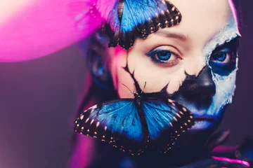 Foto op Plexiglas Beautiful woman with blue hair and butterfly © Nejron Photo