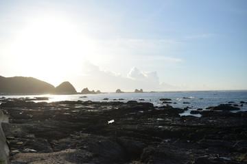 夏の橋杭岩の朝日