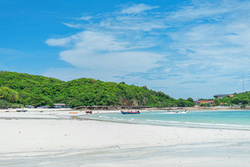 Fototapeta na wymiar Tien Beach at Koh Larn off the coast of Pattaya Island in Thailand.