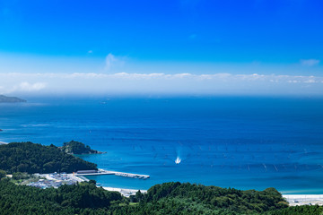 Fototapeta premium 快晴の三陸牡鹿半島の漁港