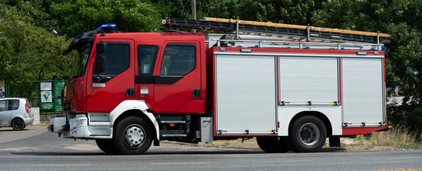 wóz strażacki na sygnale