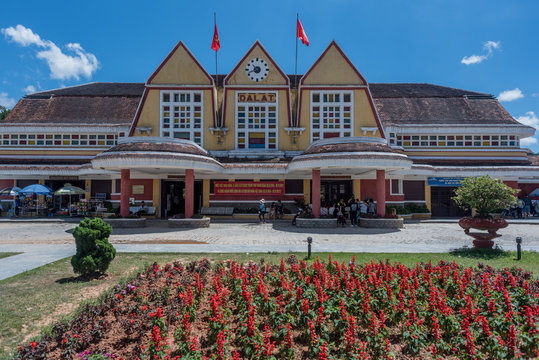 Facade de la Gare de Dalat au Vietnam inspir&eacute;e de celle de Deauville - Trouville