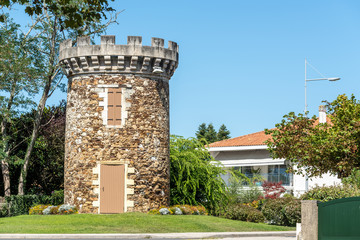 ARES (Bassin d'Arcachon, France), l'ancien moulin transformé en tour