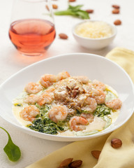 Shrimps in a creamy sauce
