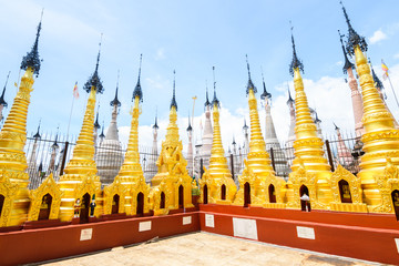 Fototapeta premium amazing Mwe Taw Kakku pagoda complex in myanmar