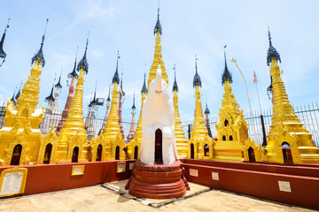 Naklejka premium amazing Mwe Taw Kakku pagoda complex in myanmar