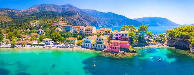Obraz premium Malownicza wioska Assos na wyspie Kefalonia, Grecja