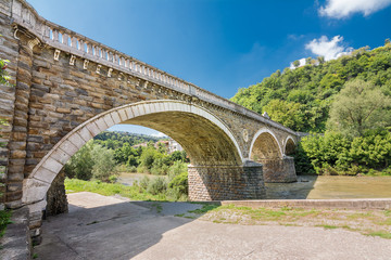 Fototapeta premium View of the bridge over yantra river in Veliko Tarnovo (Bulgaria)