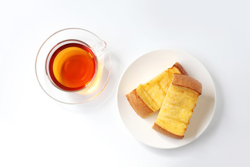フレンチトーストと紅茶 ホット ティー カップ 白背景