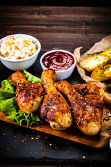 Grilled chicken drumsticks with vegetables
