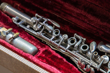 Obraz premium Antique clarinet placed in original red velvet lined box