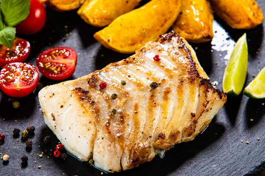 Fried cod loin with baked potatoes and vegetables