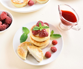 Cottage cheese pancakes with fresh raspberries