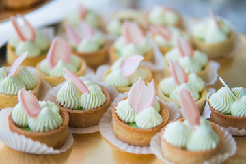 Cakes with chocolate and strawberries on a guest table.