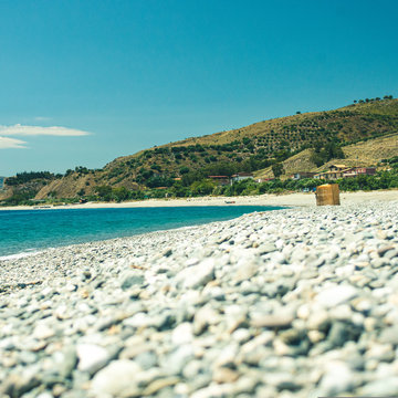 spiaggia sassi bianchi