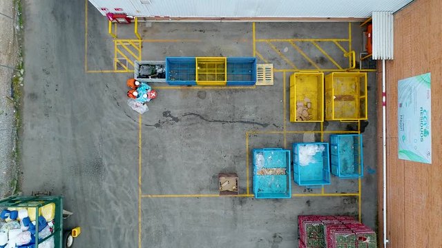 Separaci&oacute;n de basura  vista con dron