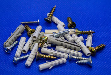 Buchas de nylon usadas para fixar objetos nas paredes e outros locais usando com parafusos	