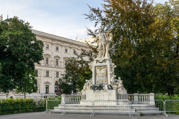 Fototapeta na wymiar mozart statue memorial