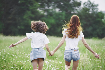 Obraz premium mother and daughter in the park