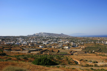 Panorama Santorini rozciągająca się z miasteczka Pyrgos © Monika