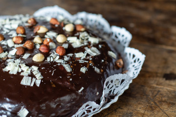 torta de chocolate y avellanas