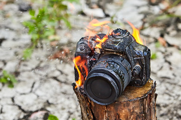 In a forest fire, a tourist camera burned down.