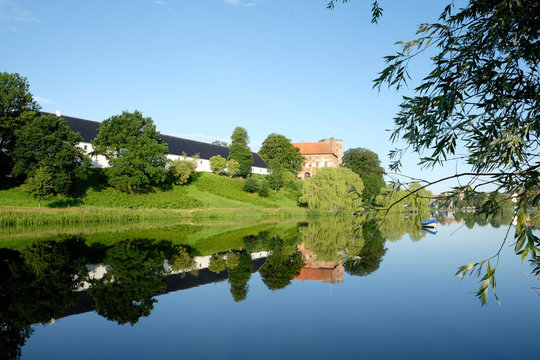 Schloss Koldinghus am Slotsee in Kolding
