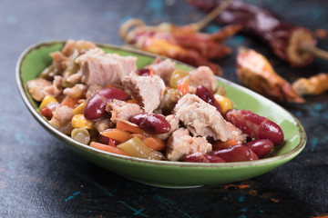 Tuna salad with vegetables