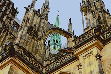 Fototapeta na wymiar Cúpula de la catedral de Praga. Arquitectura gótica. Arquitectura cristiana. 