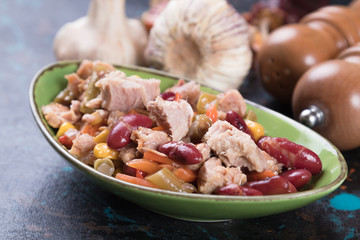 Tuna salad with vegetables