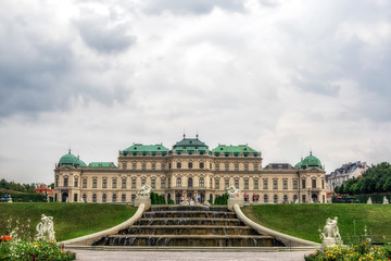 Fototapeta na wymiar belvedere palace and fountain
