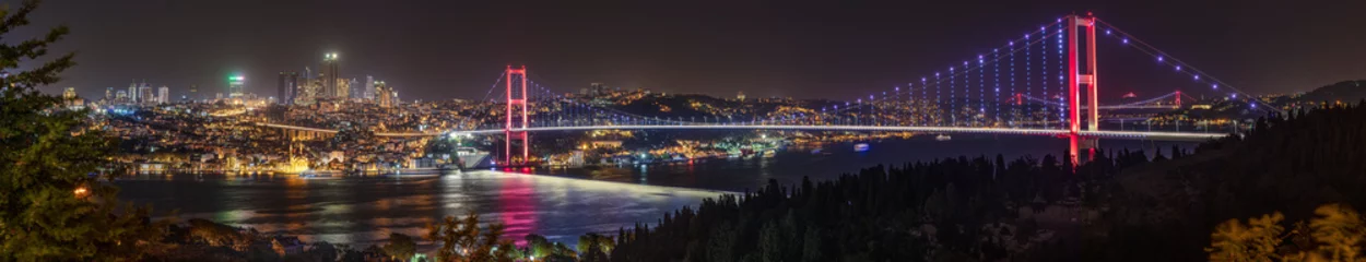 Panoramafoto Istanbul Bosporus. Istanbul Landschaft schöner Sonnenuntergang mit Wolken Ortakoy-Moschee, Bosporus-Brücke, Fatih-Sultan-Mehmet-Brücke, Yavuz-Sultan-Selim-Brücke Istanbul Türkei © mehmet