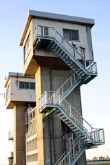 Fototapeta na wymiar 東京多摩川の水門堤防の塔