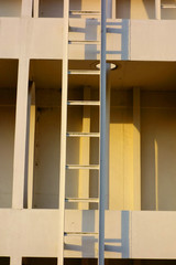 水門堤防の補修に使われる作業用の階段