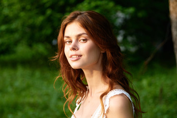 Naklejka premium young woman with sunglasses