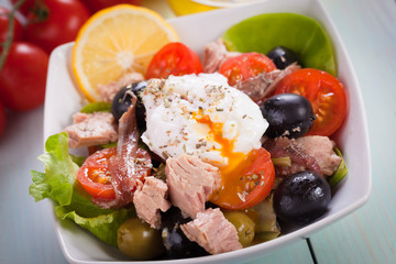 Nicoise salad with eggs and tuna
