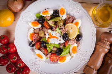 Nicoise salad with eggs and tuna